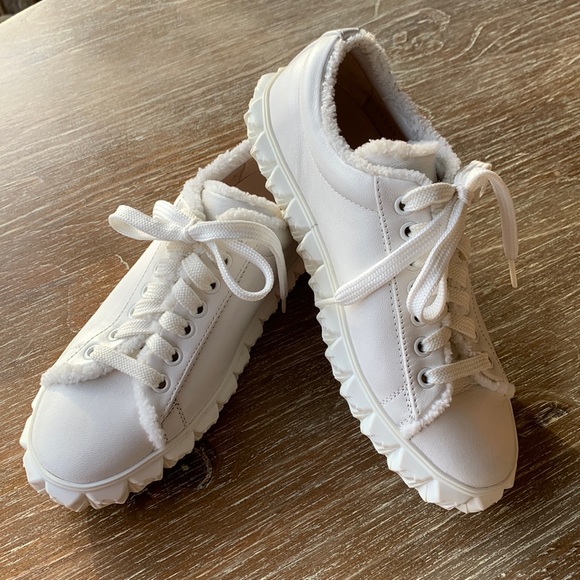 Stuart Weitzman Fringe Coverstory - Picture 3 of 14